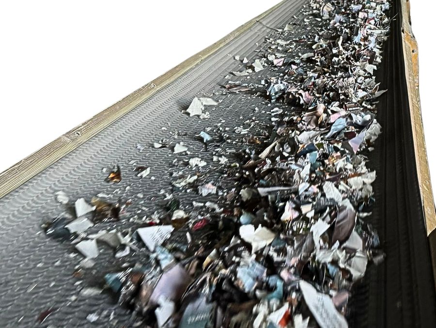 Paper and metal waste moving on a belt